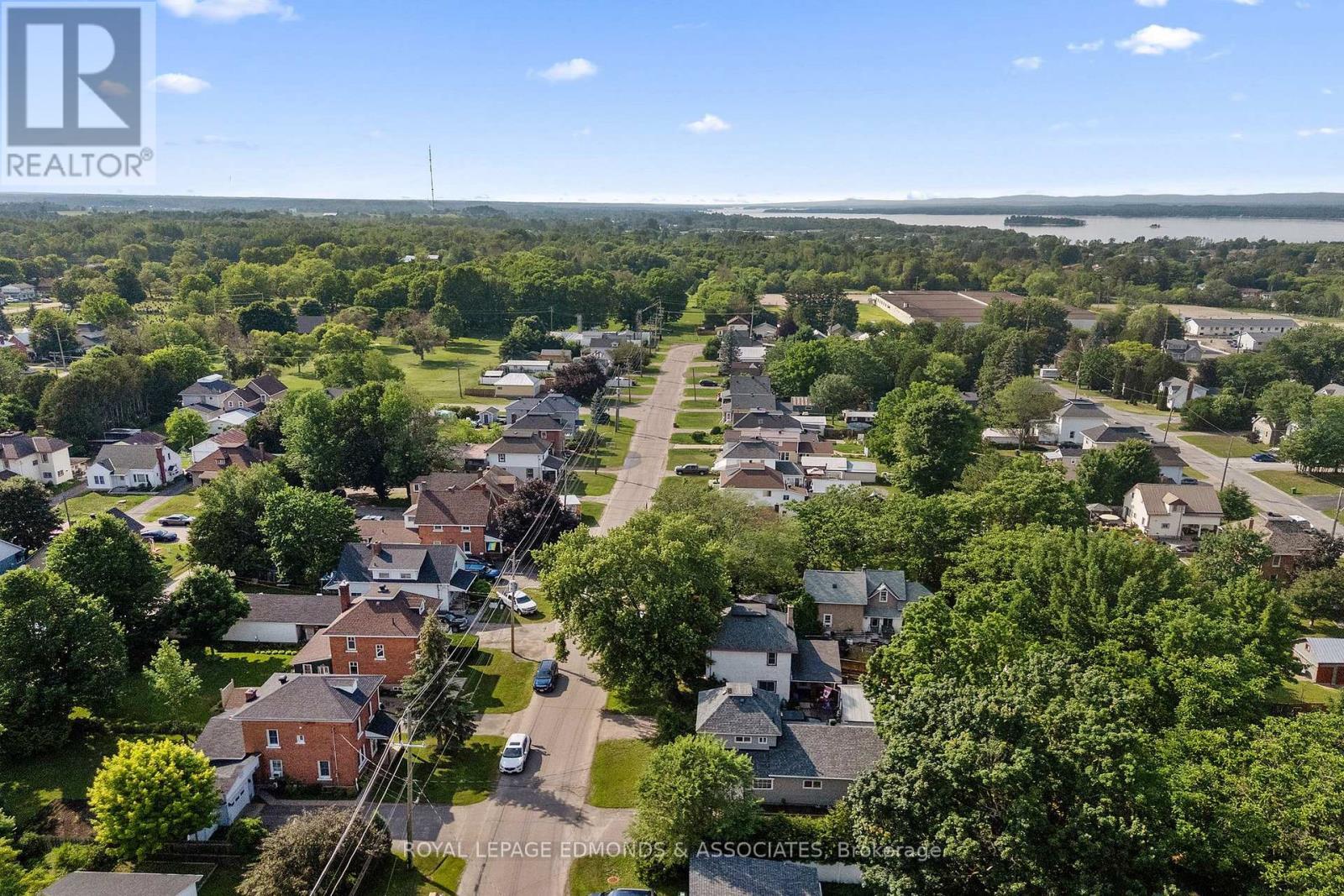 












663 FISCHER STREET

,
Pembroke,




Ontario
K8A6K4

