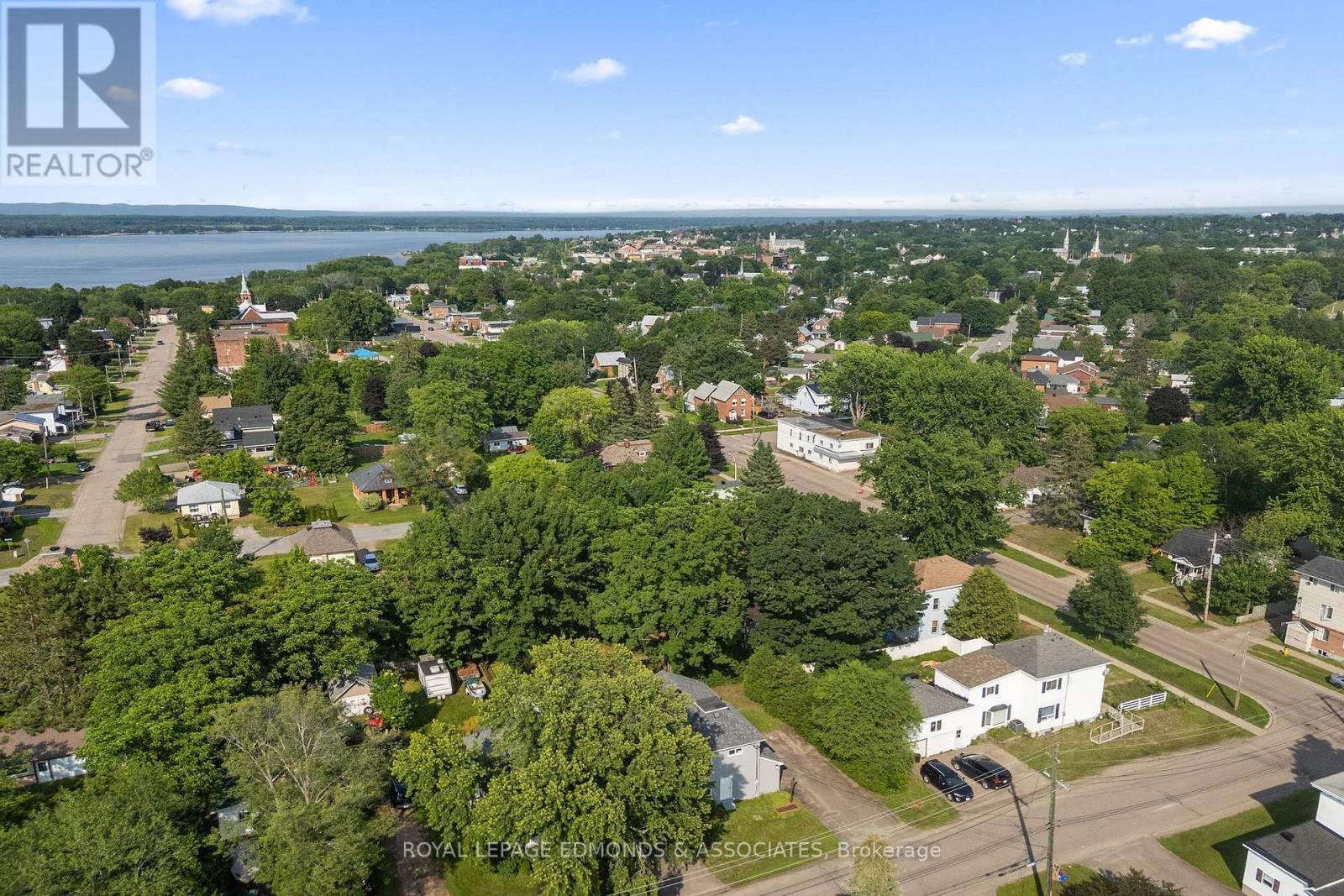 












663 FISCHER STREET

,
Pembroke,




Ontario
K8A6K4

