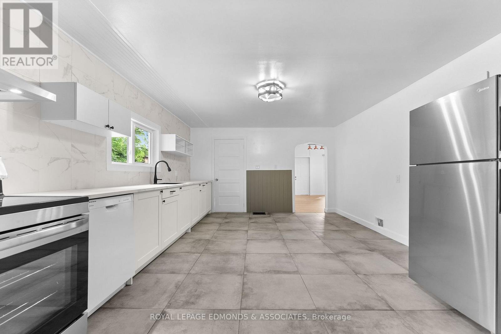 












663 FISCHER STREET

,
Pembroke,




Ontario
K8A6K4

