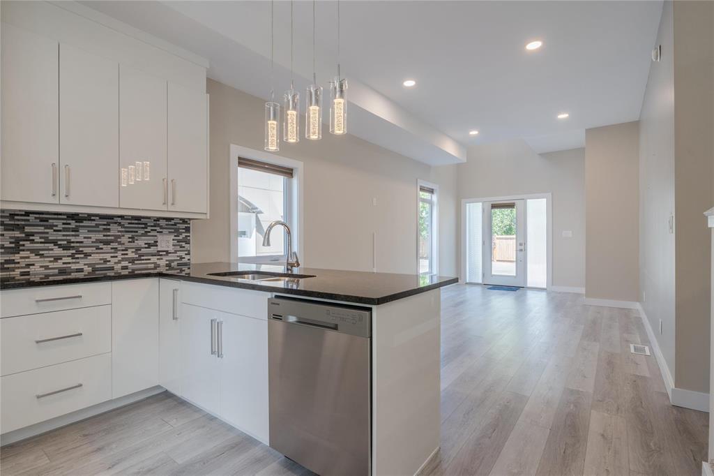 












5715 Roblin Boulevard

,
Winnipeg,




Manitoba
R3R0G8

