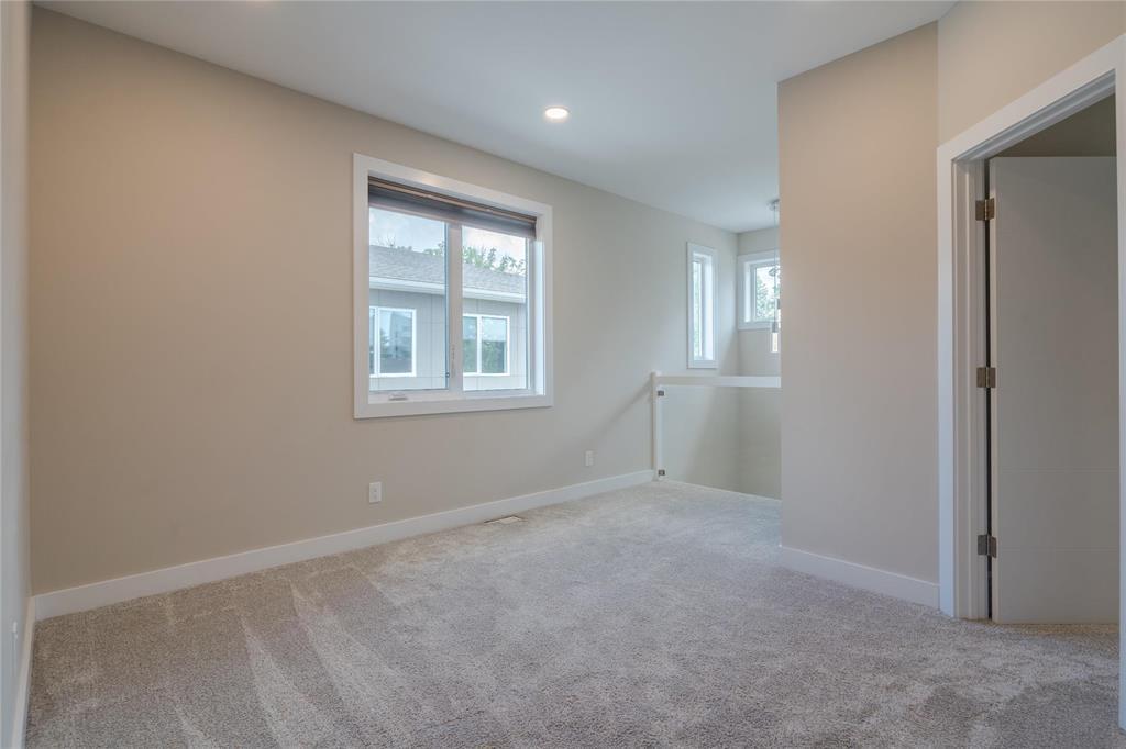 












5715 Roblin Boulevard

,
Winnipeg,




Manitoba
R3R0G8


