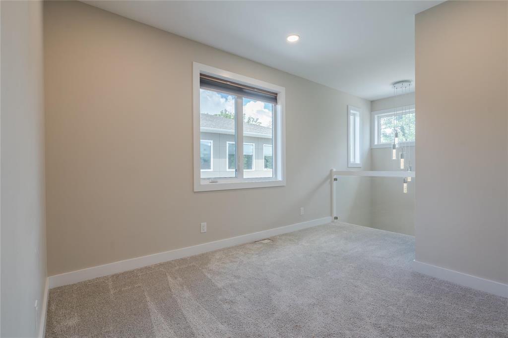 












5715 Roblin Boulevard

,
Winnipeg,




Manitoba
R3R0G8

