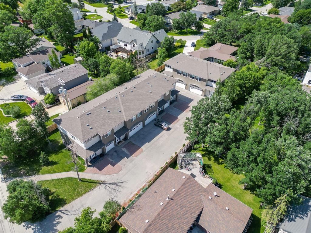












5715 Roblin Boulevard

,
Winnipeg,




Manitoba
R3R0G8

