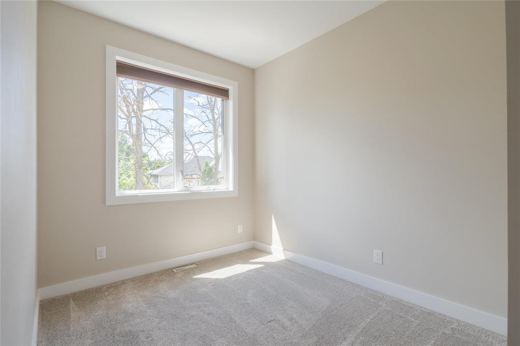 












5715 Roblin Boulevard

,
Winnipeg,




Manitoba
R3R0G8

