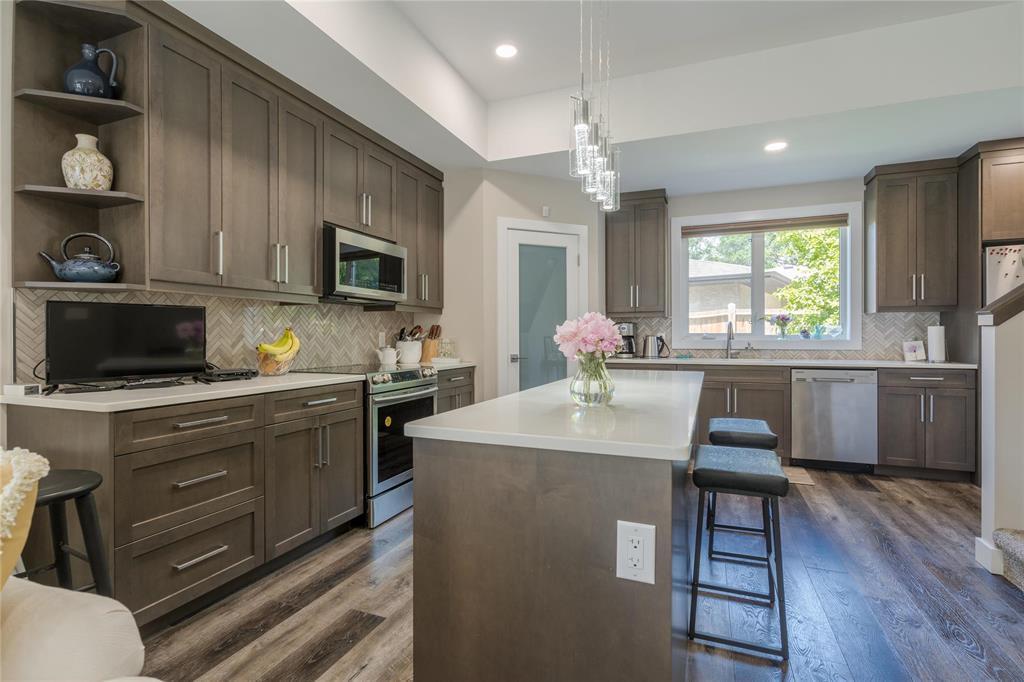 












5715 Roblin Boulevard

,
Winnipeg,




Manitoba
R3R0G8

