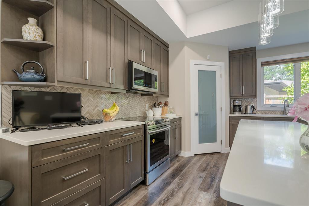 












5715 Roblin Boulevard

,
Winnipeg,




Manitoba
R3R0G8

