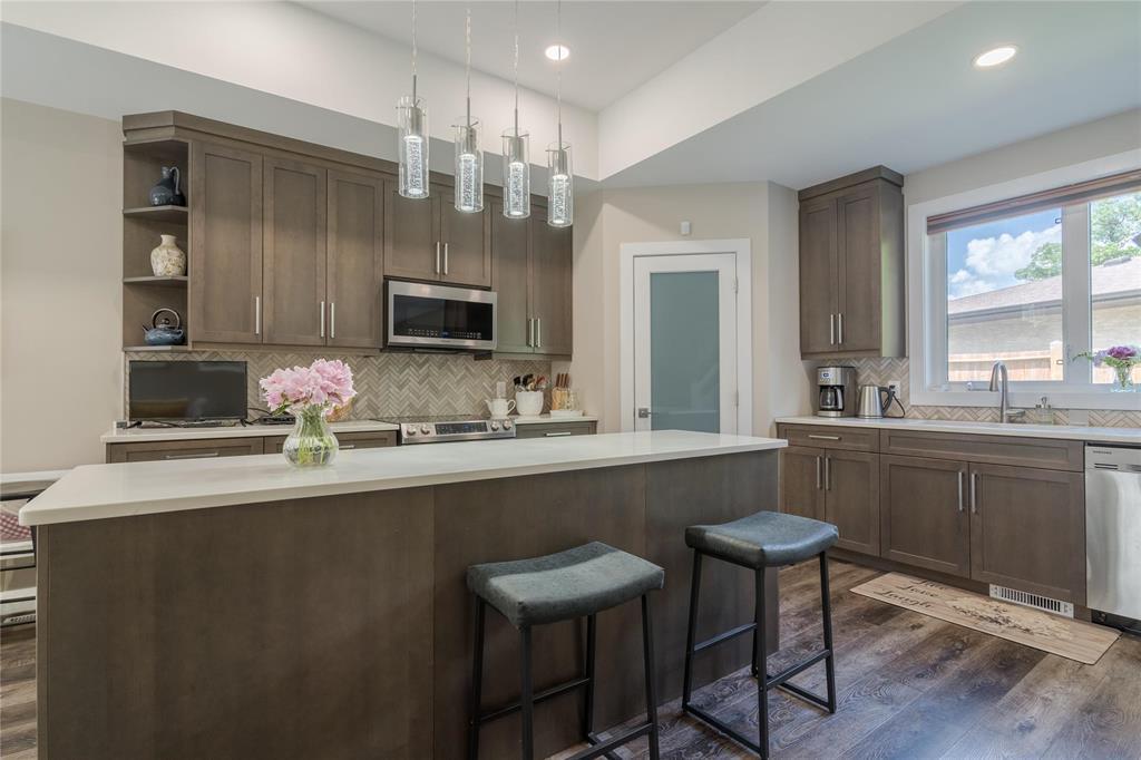 












5715 Roblin Boulevard

,
Winnipeg,




Manitoba
R3R0G8

