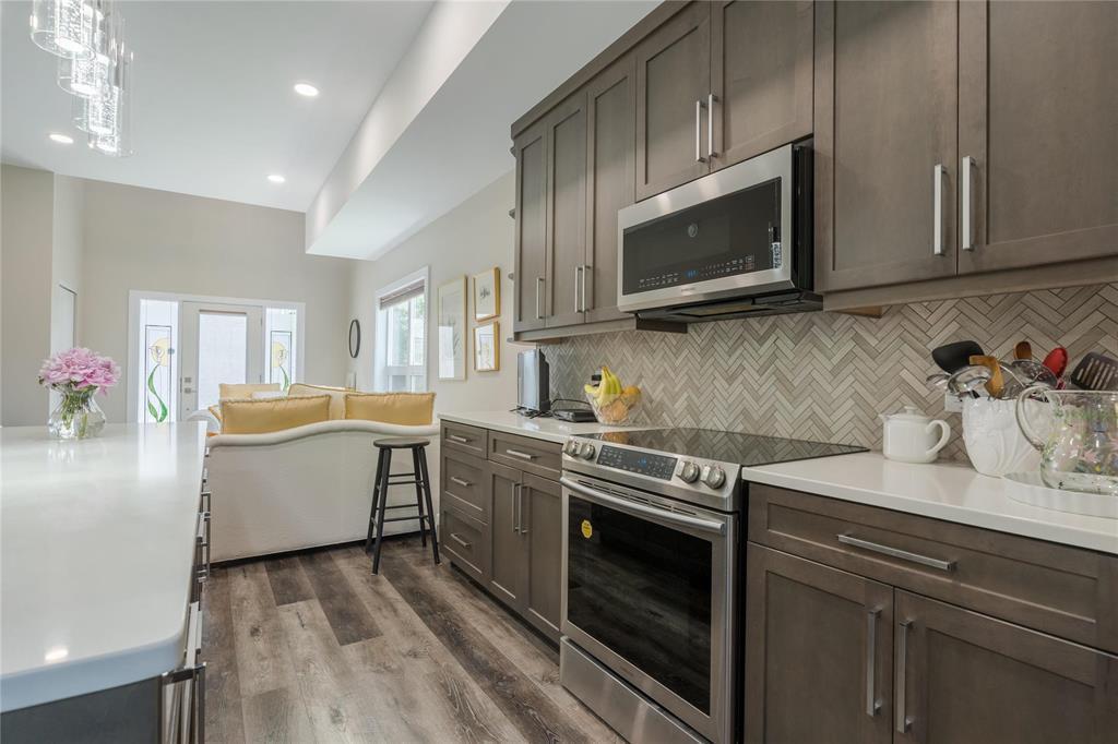 












5715 Roblin Boulevard

,
Winnipeg,




Manitoba
R3R0G8

