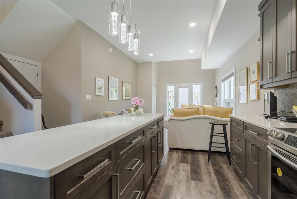 












5715 Roblin Boulevard

,
Winnipeg,




Manitoba
R3R0G8

