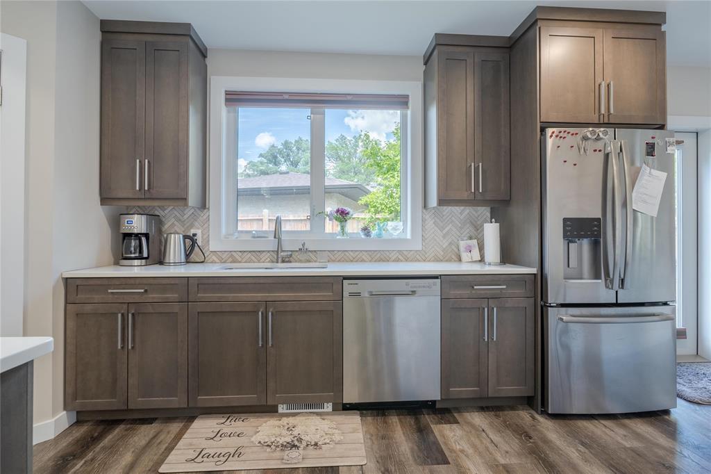 












5715 Roblin Boulevard

,
Winnipeg,




Manitoba
R3R0G8

