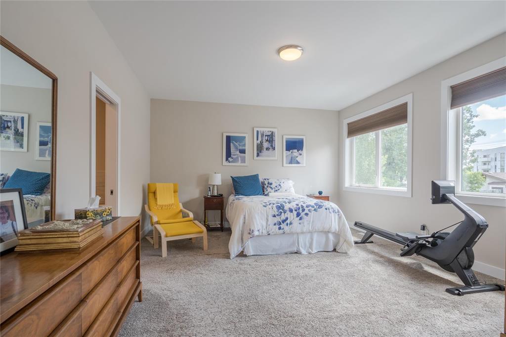 












5715 Roblin Boulevard

,
Winnipeg,




Manitoba
R3R0G8

