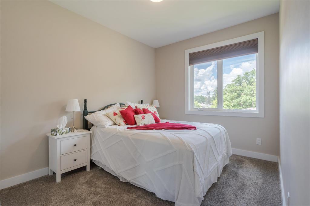 












5715 Roblin Boulevard

,
Winnipeg,




Manitoba
R3R0G8

