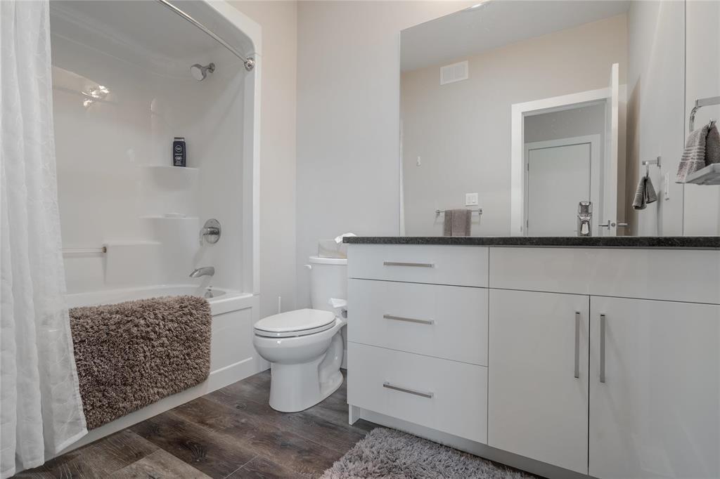 












5715 Roblin Boulevard

,
Winnipeg,




Manitoba
R3R0G8

