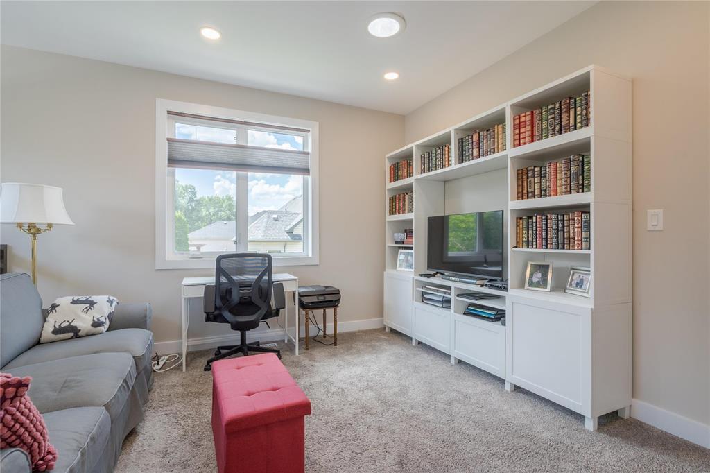 












5715 Roblin Boulevard

,
Winnipeg,




Manitoba
R3R0G8

