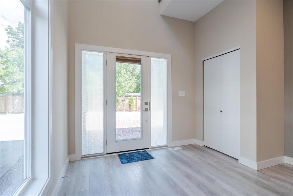 












5715 Roblin Boulevard

,
Winnipeg,




Manitoba
R3R0G8

