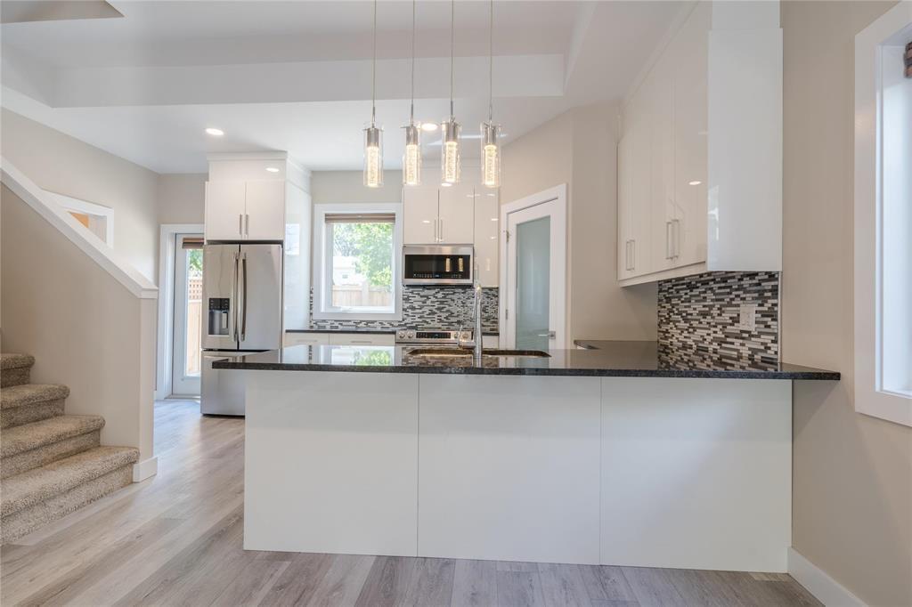 












5715 Roblin Boulevard

,
Winnipeg,




Manitoba
R3R0G8

