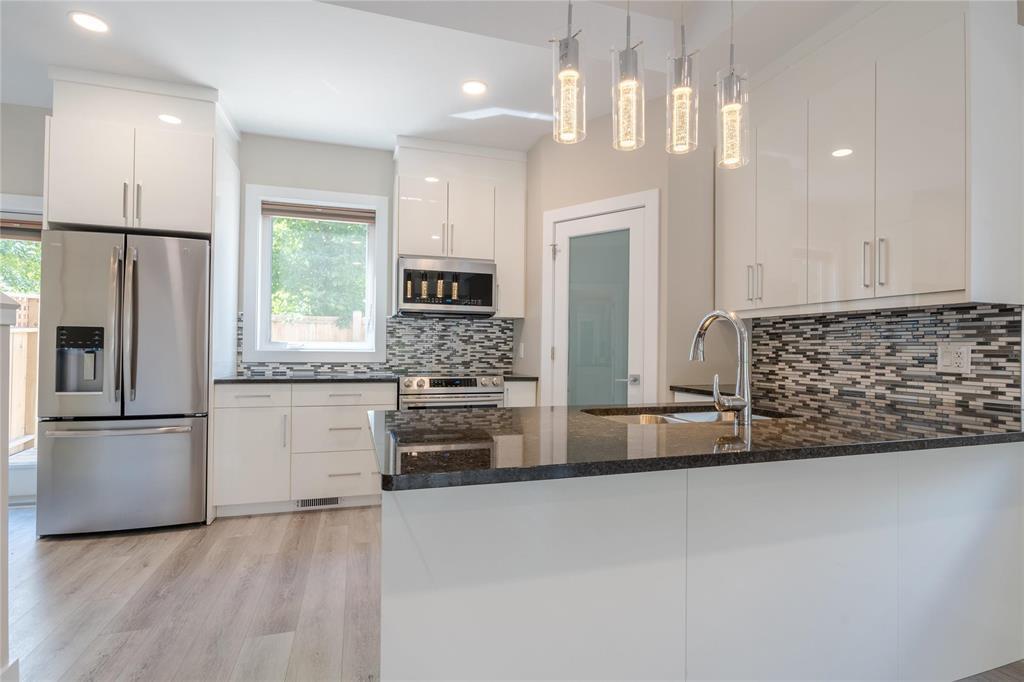 












5715 Roblin Boulevard

,
Winnipeg,




Manitoba
R3R0G8

