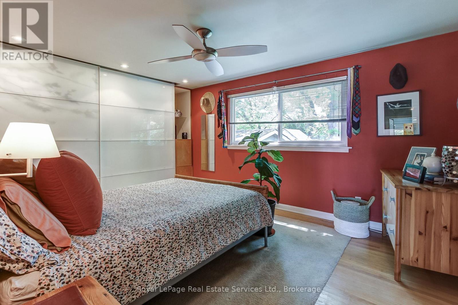 












556 TRAFFORD CRESCENT

,
Oakville (WO West),




Ontario
L6L3T3

