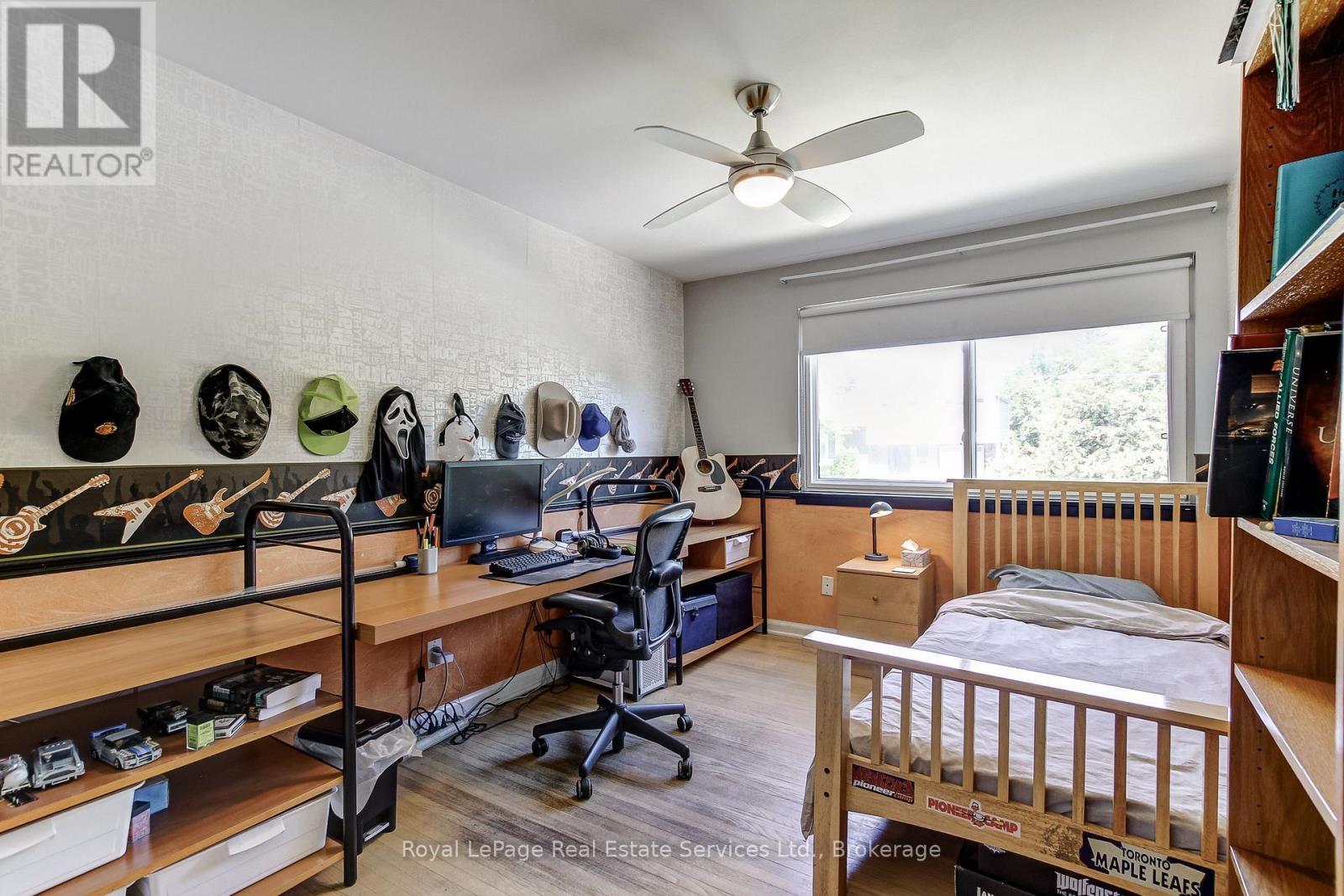 












556 TRAFFORD CRESCENT

,
Oakville (WO West),




Ontario
L6L3T3

