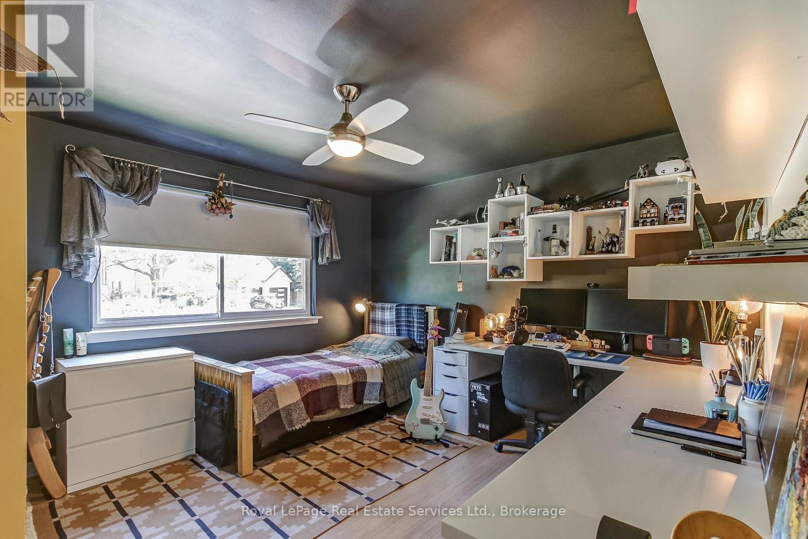












556 TRAFFORD CRESCENT

,
Oakville (WO West),




Ontario
L6L3T3

