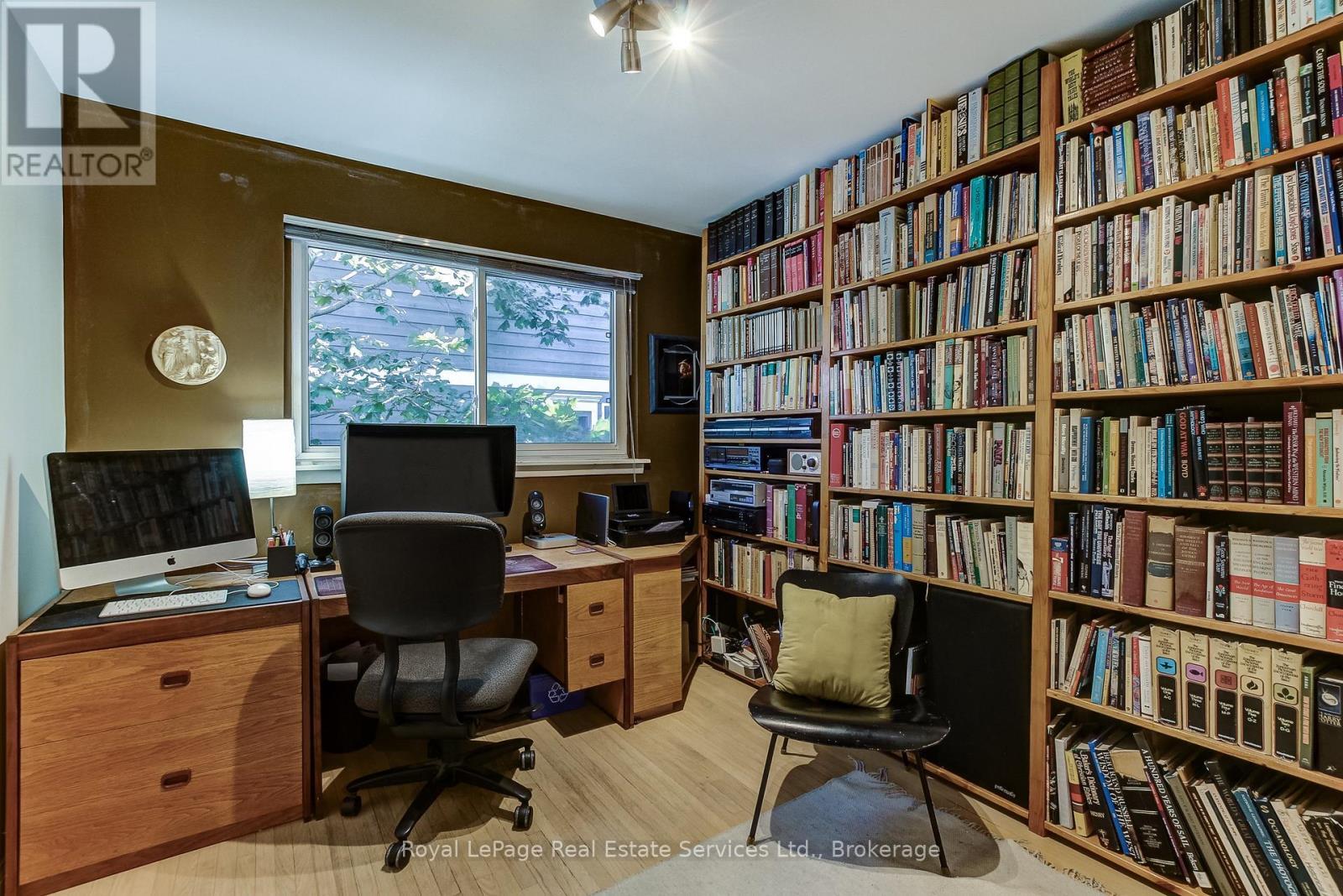 












556 TRAFFORD CRESCENT

,
Oakville (WO West),




Ontario
L6L3T3

