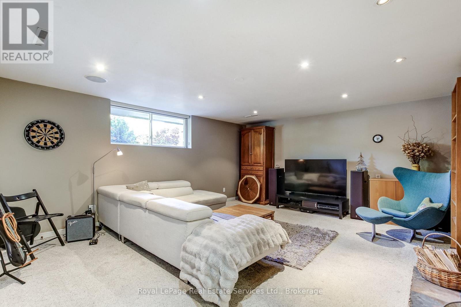 












556 TRAFFORD CRESCENT

,
Oakville (WO West),




Ontario
L6L3T3

