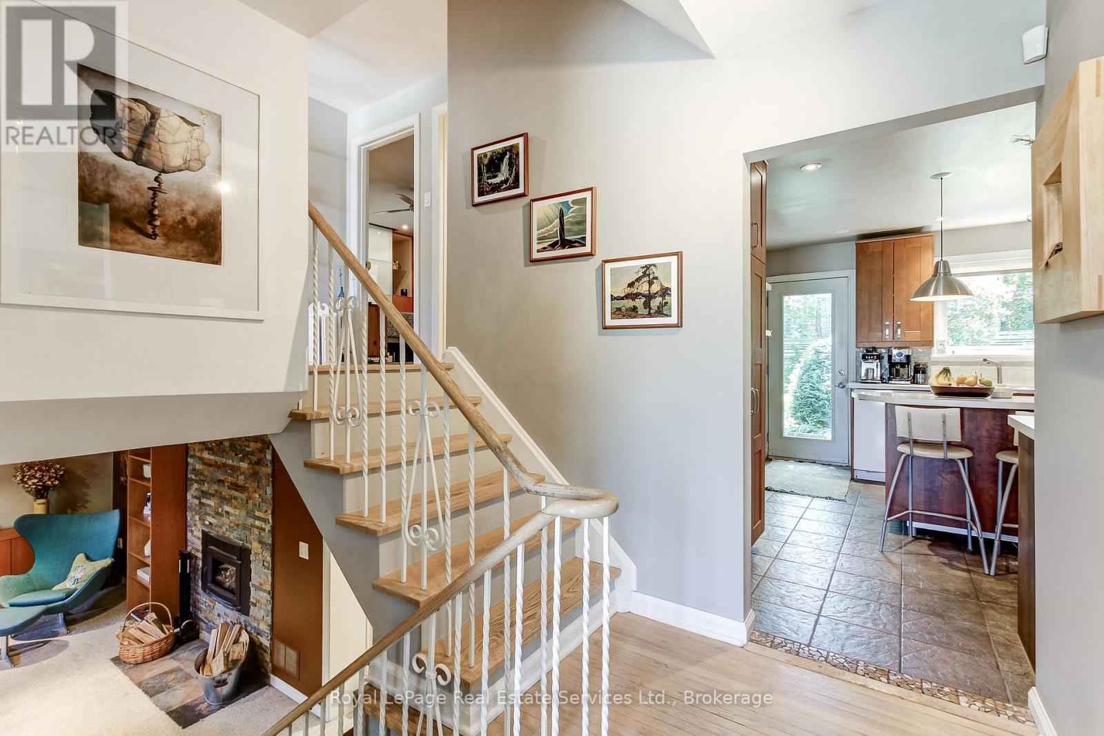 












556 TRAFFORD CRESCENT

,
Oakville (WO West),




Ontario
L6L3T3

