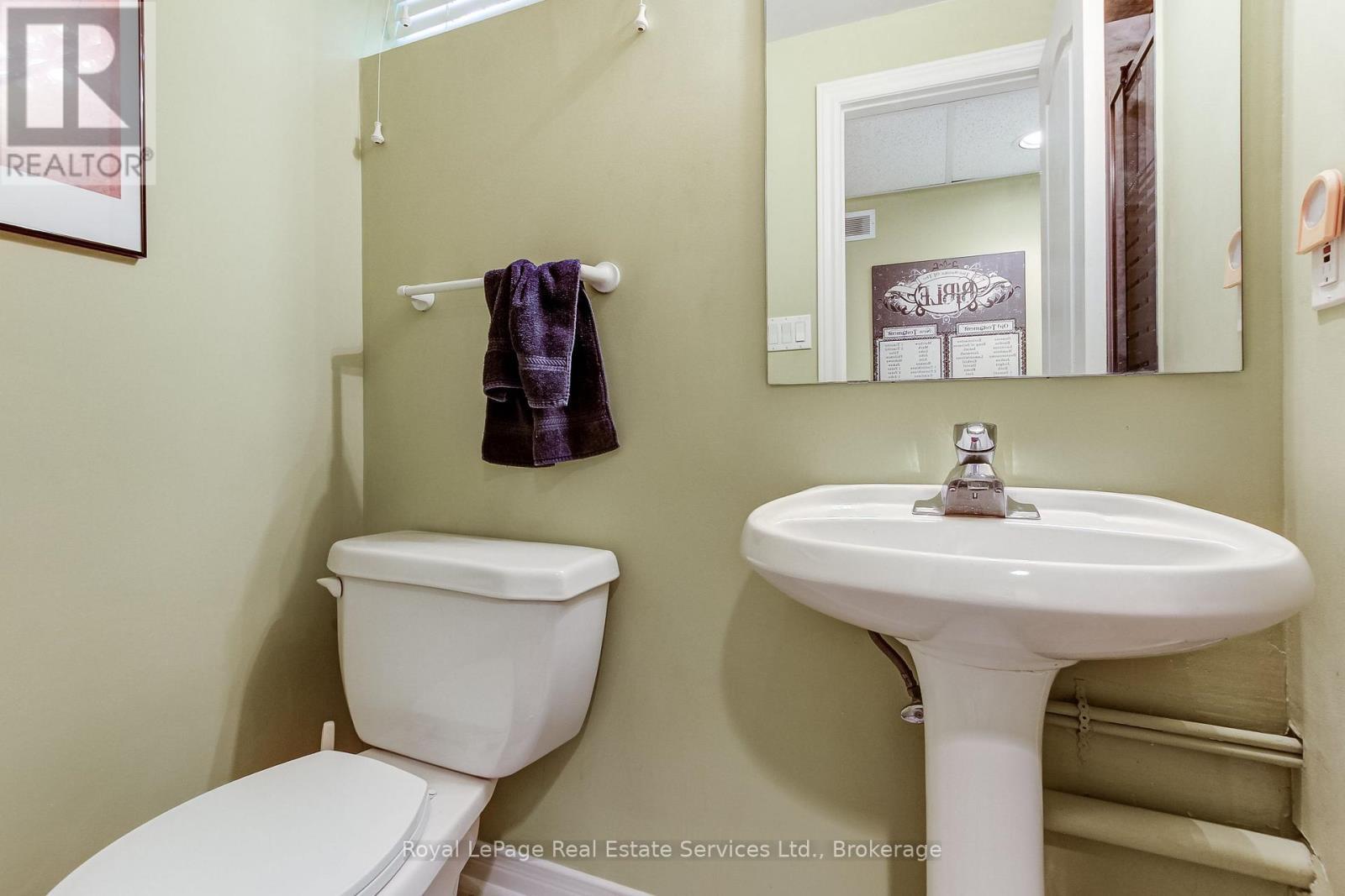












556 TRAFFORD CRESCENT

,
Oakville (WO West),




Ontario
L6L3T3

