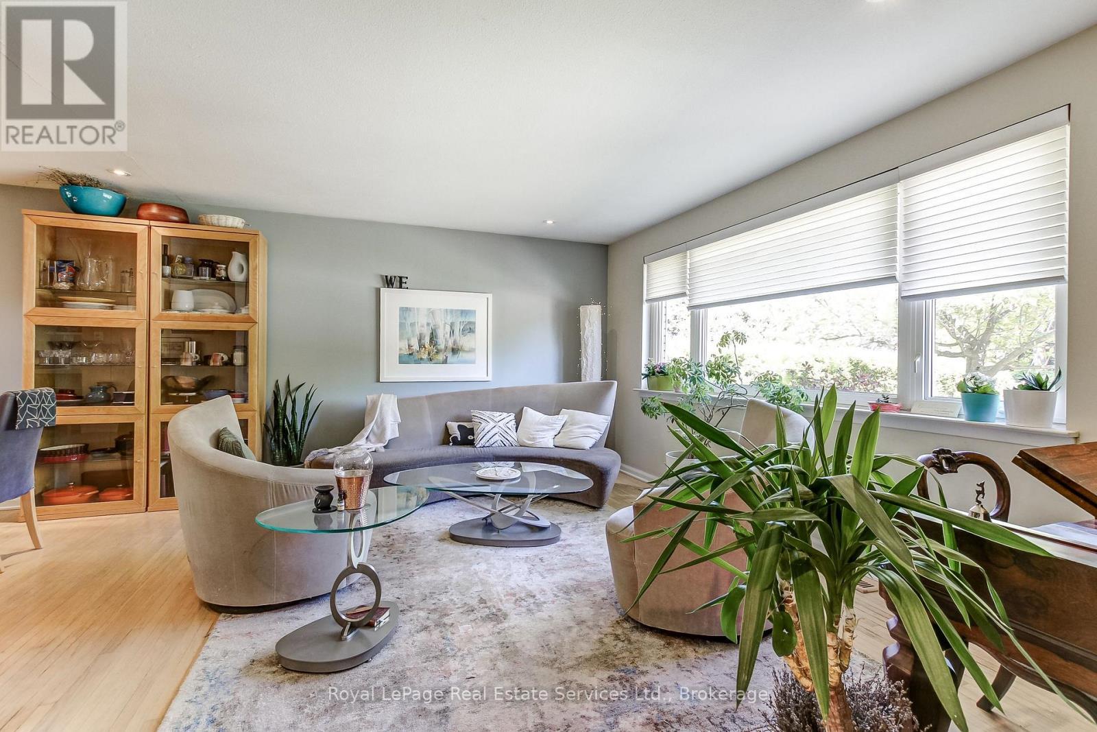 












556 TRAFFORD CRESCENT

,
Oakville (WO West),




Ontario
L6L3T3

