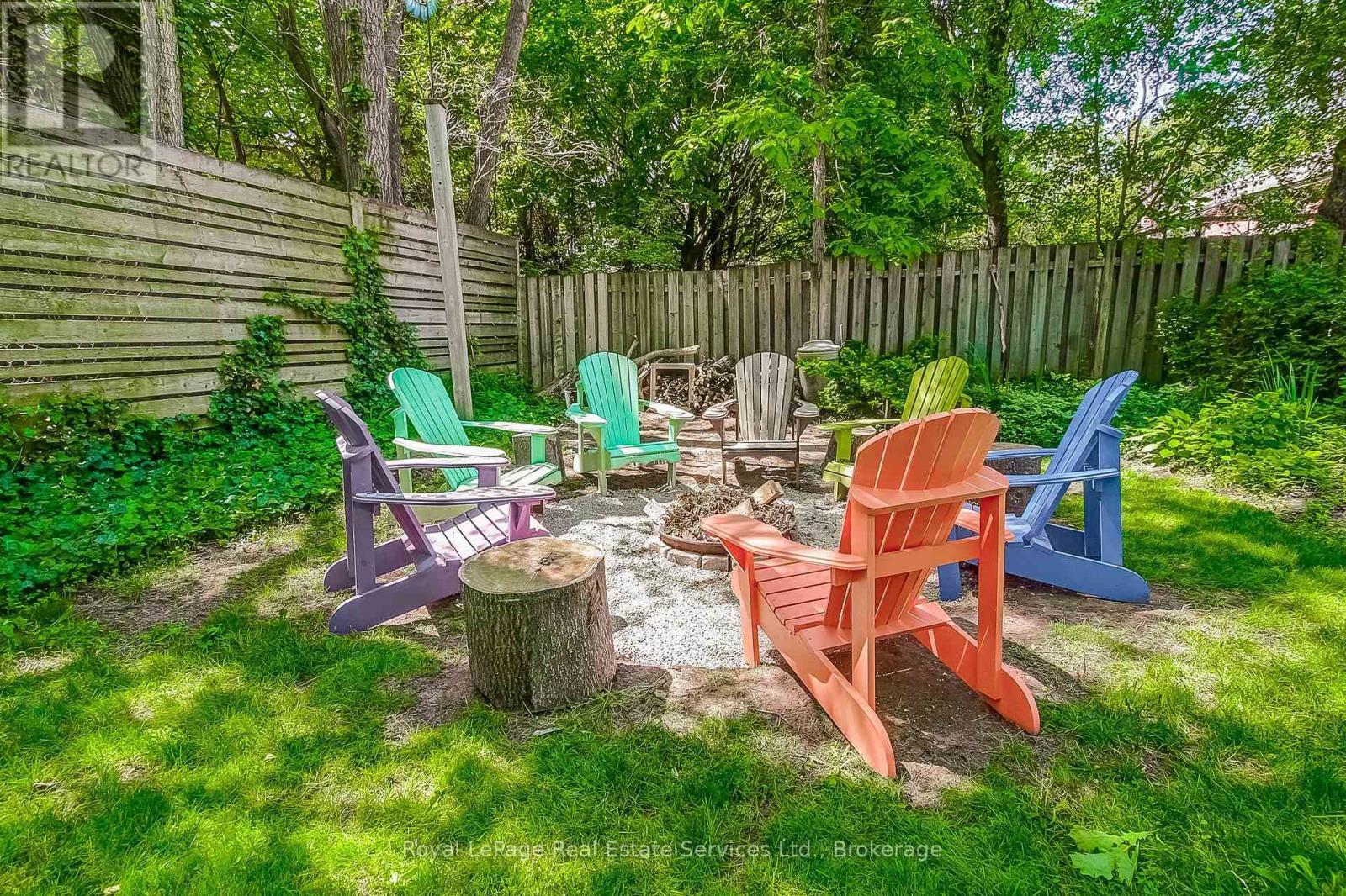 












556 TRAFFORD CRESCENT

,
Oakville (WO West),




Ontario
L6L3T3

