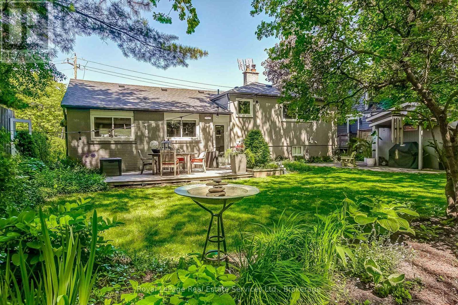 












556 TRAFFORD CRESCENT

,
Oakville (WO West),




Ontario
L6L3T3

