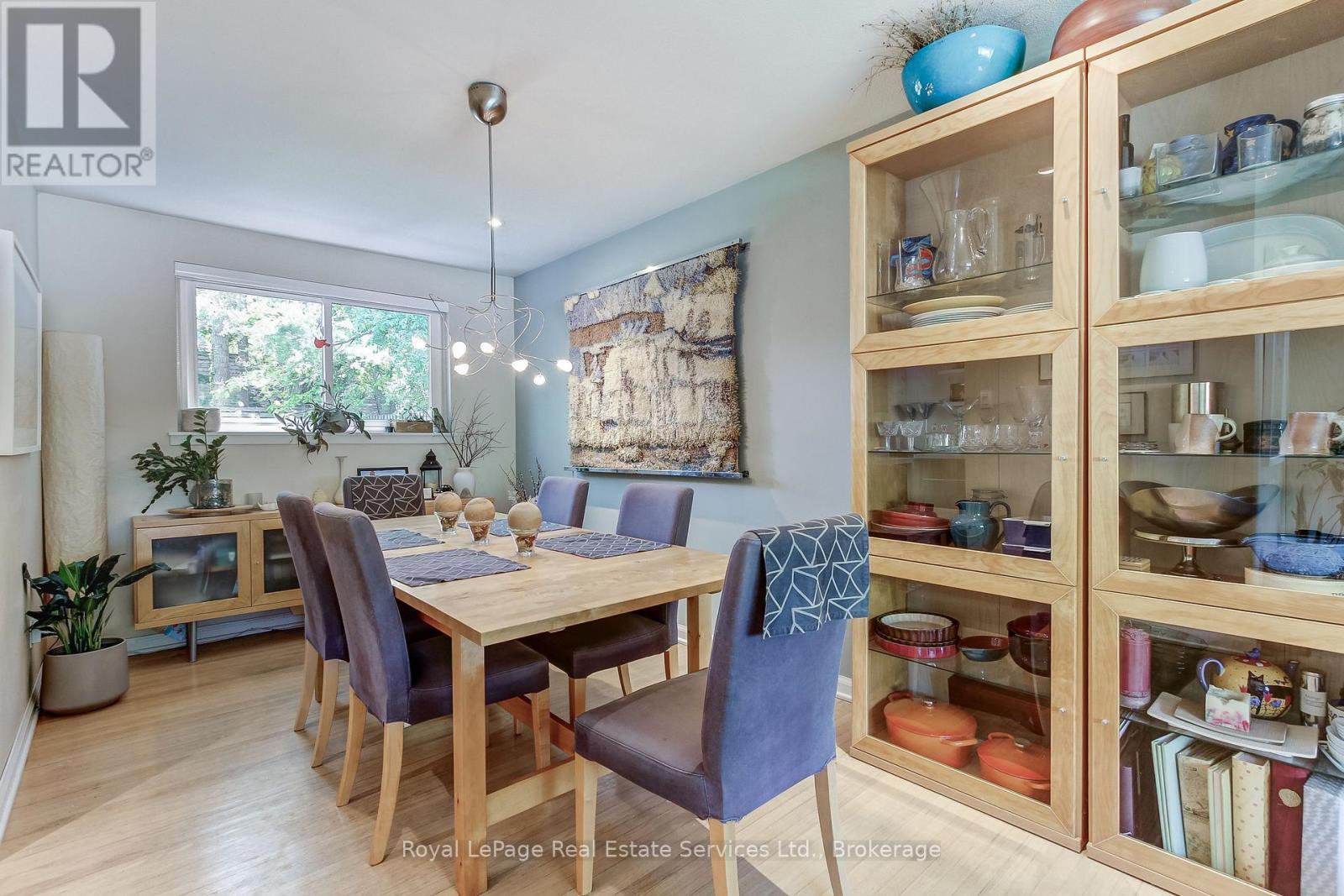 












556 TRAFFORD CRESCENT

,
Oakville (WO West),




Ontario
L6L3T3

