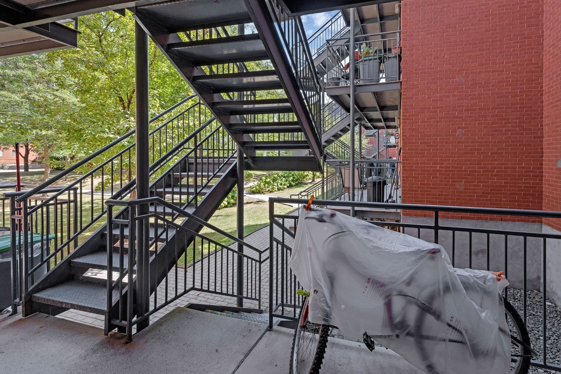 









3911


Boul. Cavendish

, 2,
Montréal (Côte-des-Neiges/Notre-Dame-de-Grâce),




QC
H4B2N4

