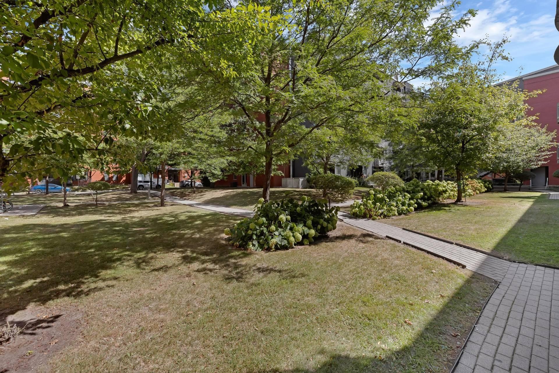 









3911


Boul. Cavendish

, 2,
Montréal (Côte-des-Neiges/Notre-Dame-de-Grâce),




QC
H4B2N4

