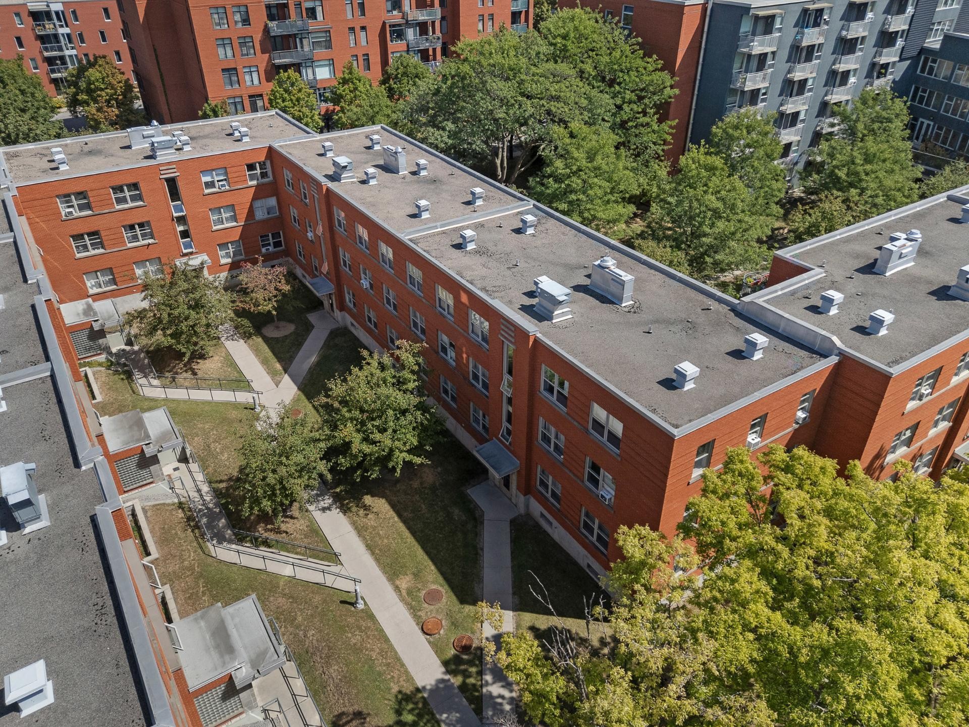 









3911


Boul. Cavendish

, 2,
Montréal (Côte-des-Neiges/Notre-Dame-de-Grâce),




QC
H4B2N4

