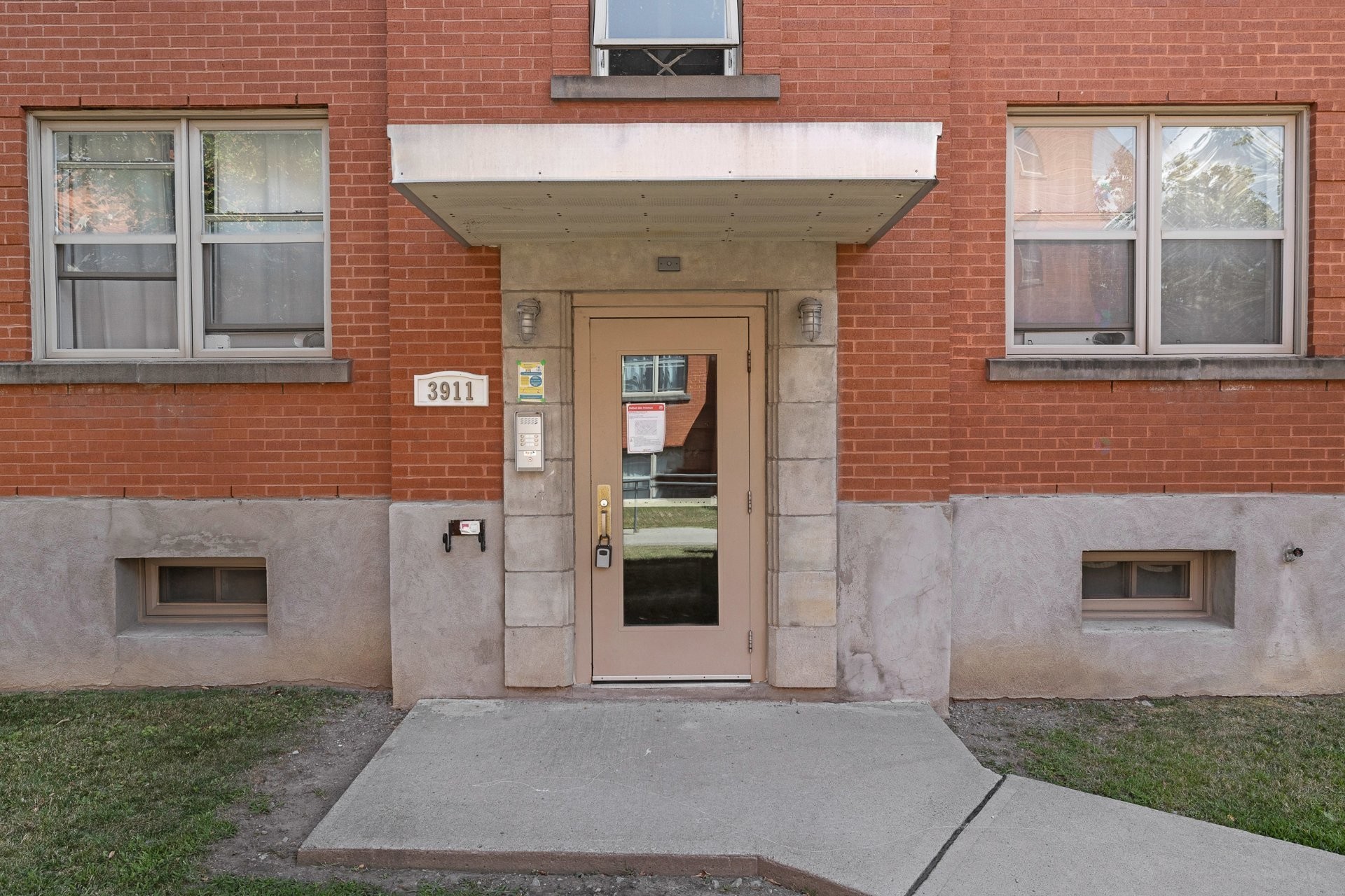 









3911


Boul. Cavendish

, 2,
Montréal (Côte-des-Neiges/Notre-Dame-de-Grâce),




QC
H4B2N4

