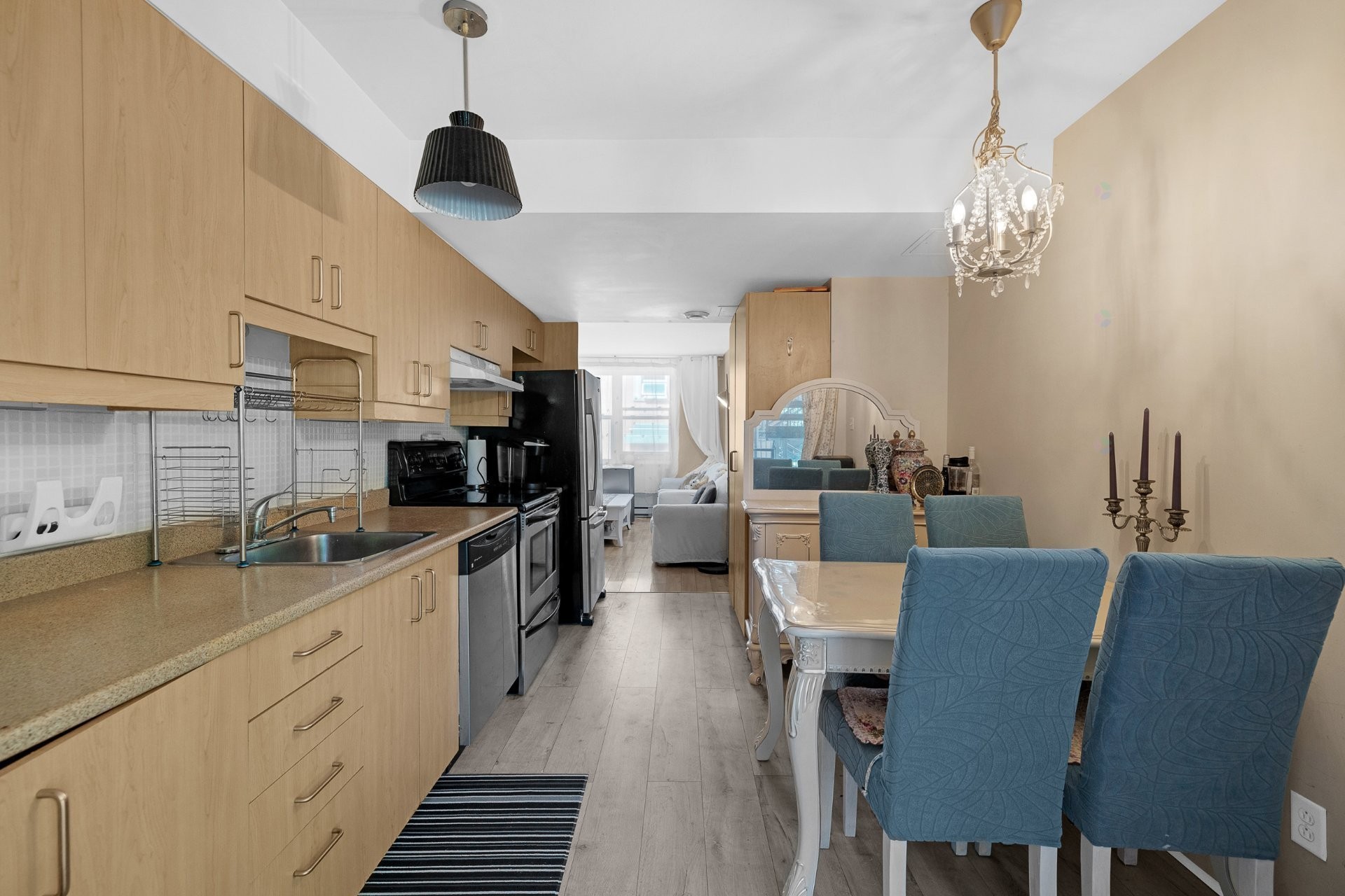 









3911


Boul. Cavendish

, 2,
Montréal (Côte-des-Neiges/Notre-Dame-de-Grâce),




QC
H4B2N4

