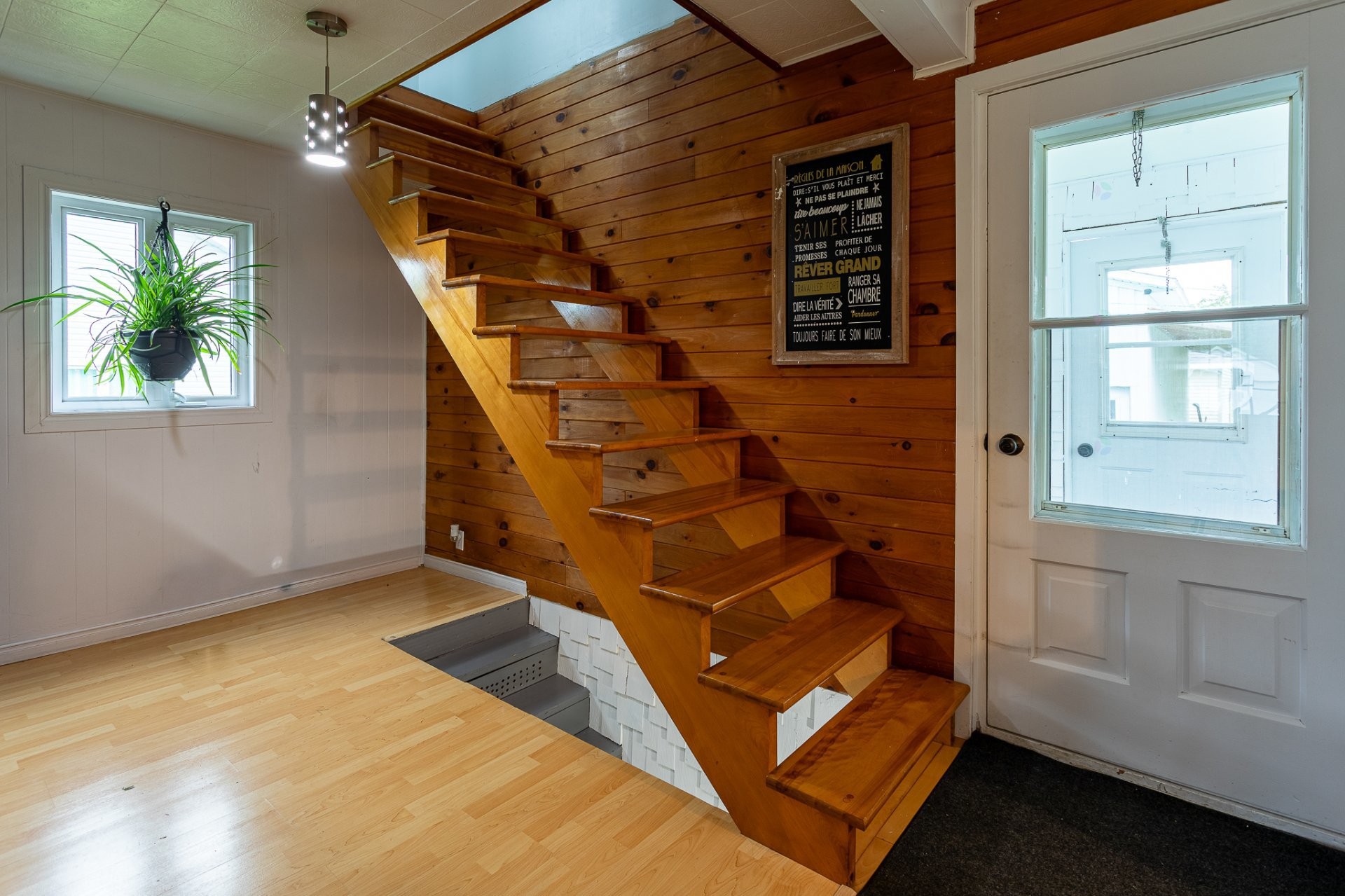 









421


Rue de l'Alouette

,
Shawinigan,




QC
G0X1L0


