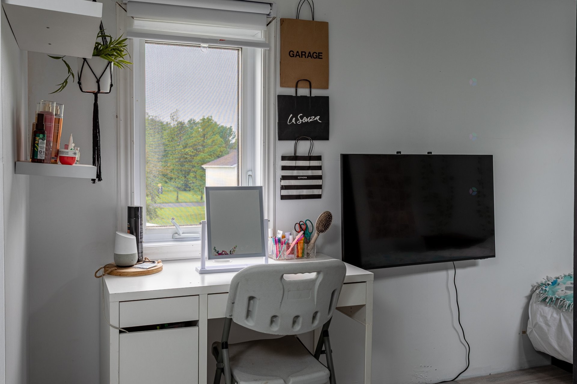 









421


Rue de l'Alouette

,
Shawinigan,




QC
G0X1L0

