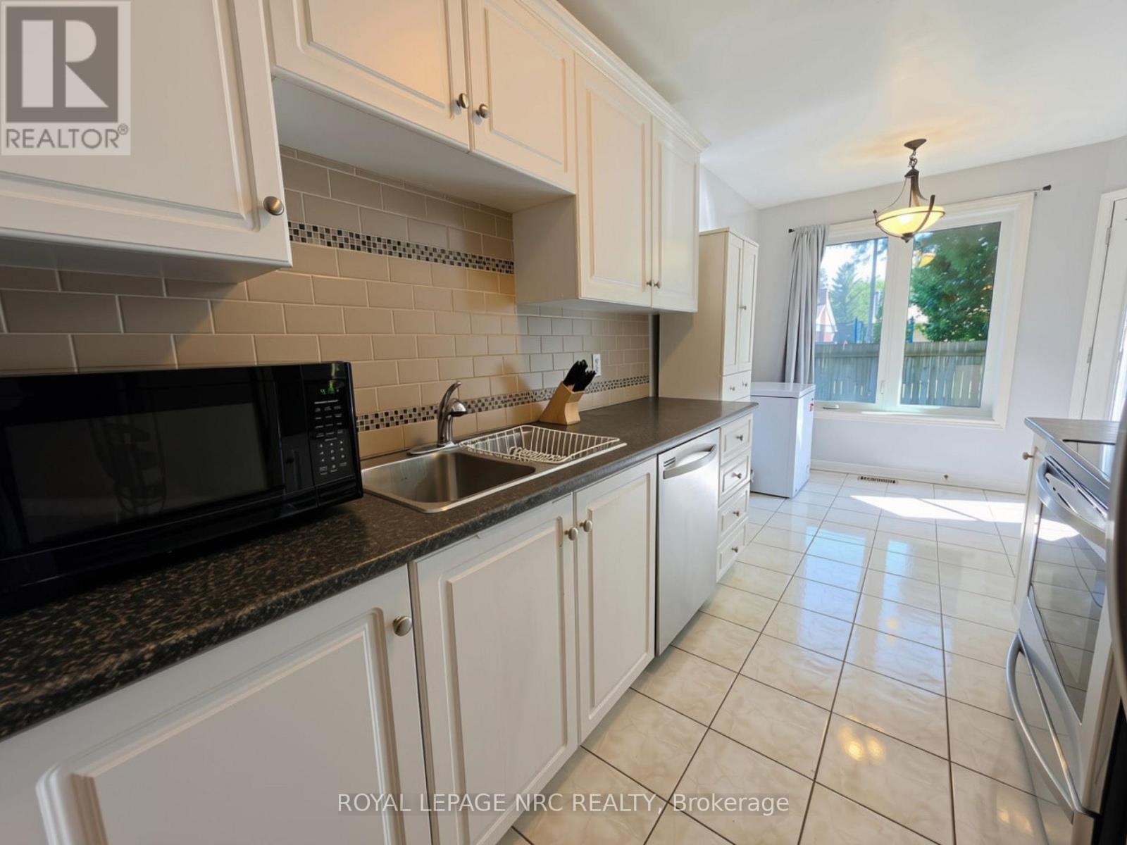 












28 - 5070 DRUMMOND ROAD

,
Niagara Falls (Cherrywood),




Ontario
L2E6E4

