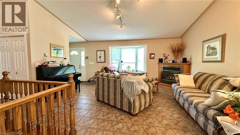 












418 LAKESHORE Road

,
Selkirk,




Ontario
N0A1P0

