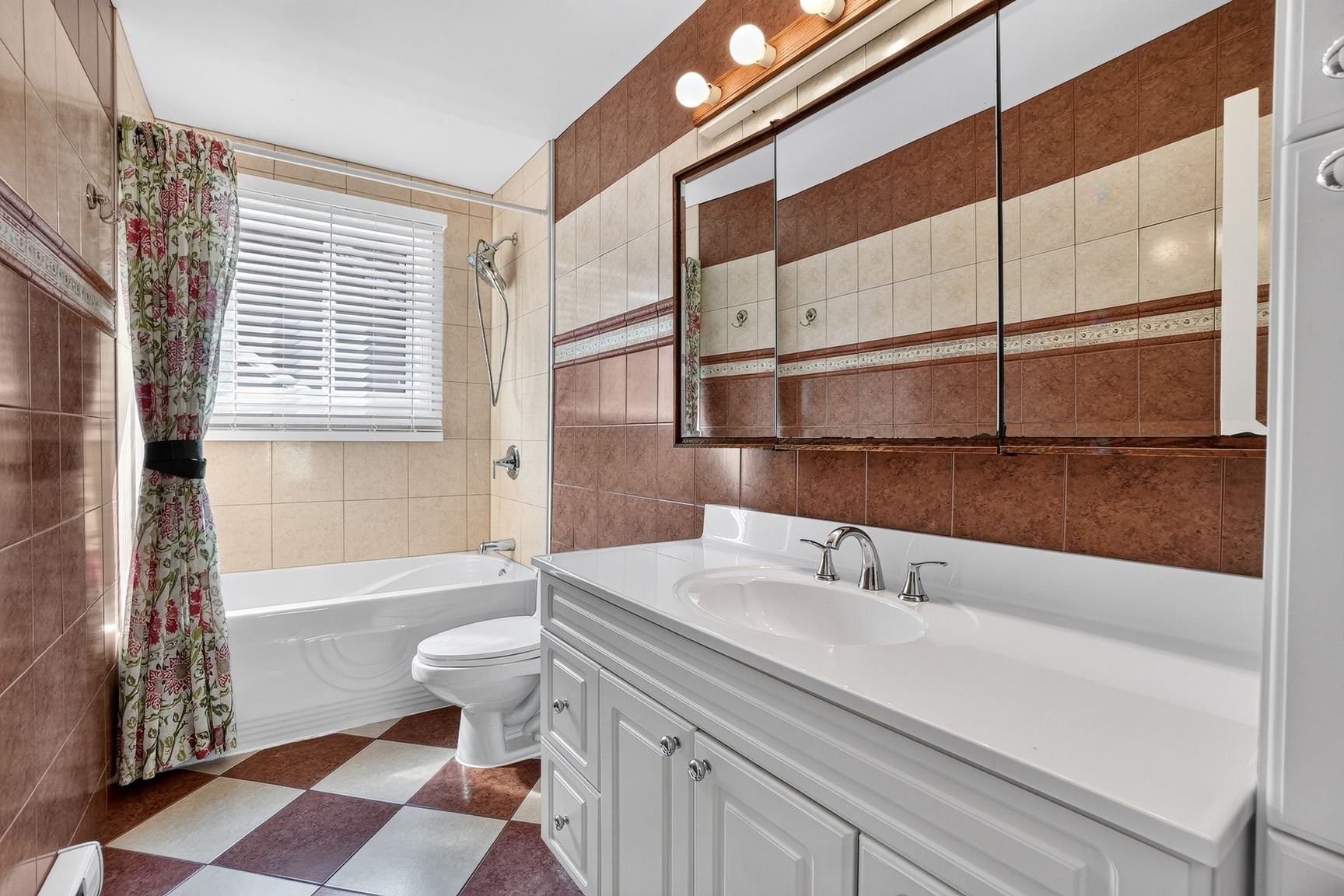 









1256


Rue Gauthier

,
Longueuil (Saint-Hubert),




QC
J4T3N7

