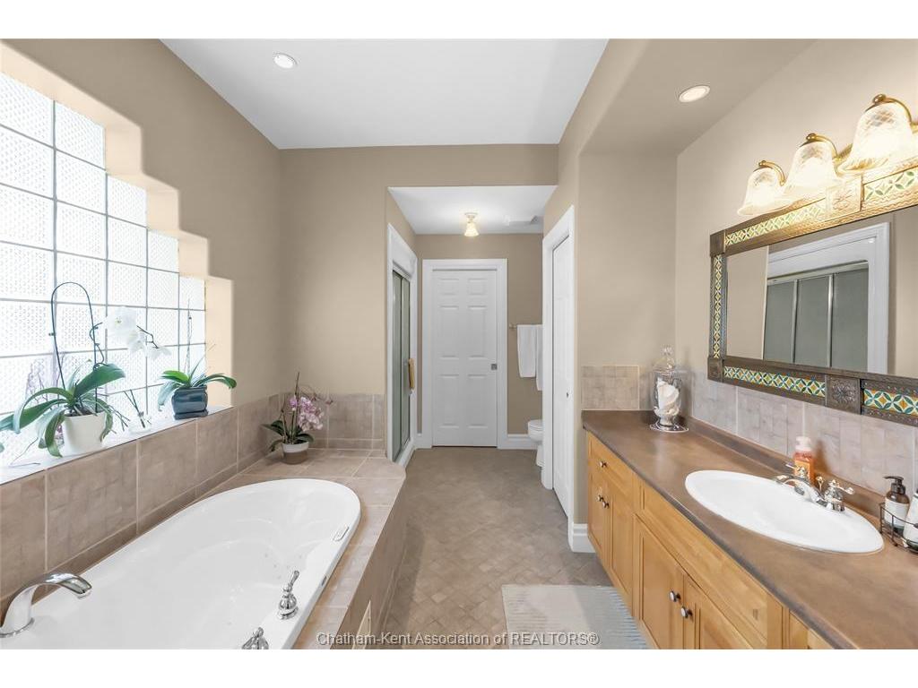 









95


Henry O'Way

...,
Chatham,




ON
N7L 5M4

