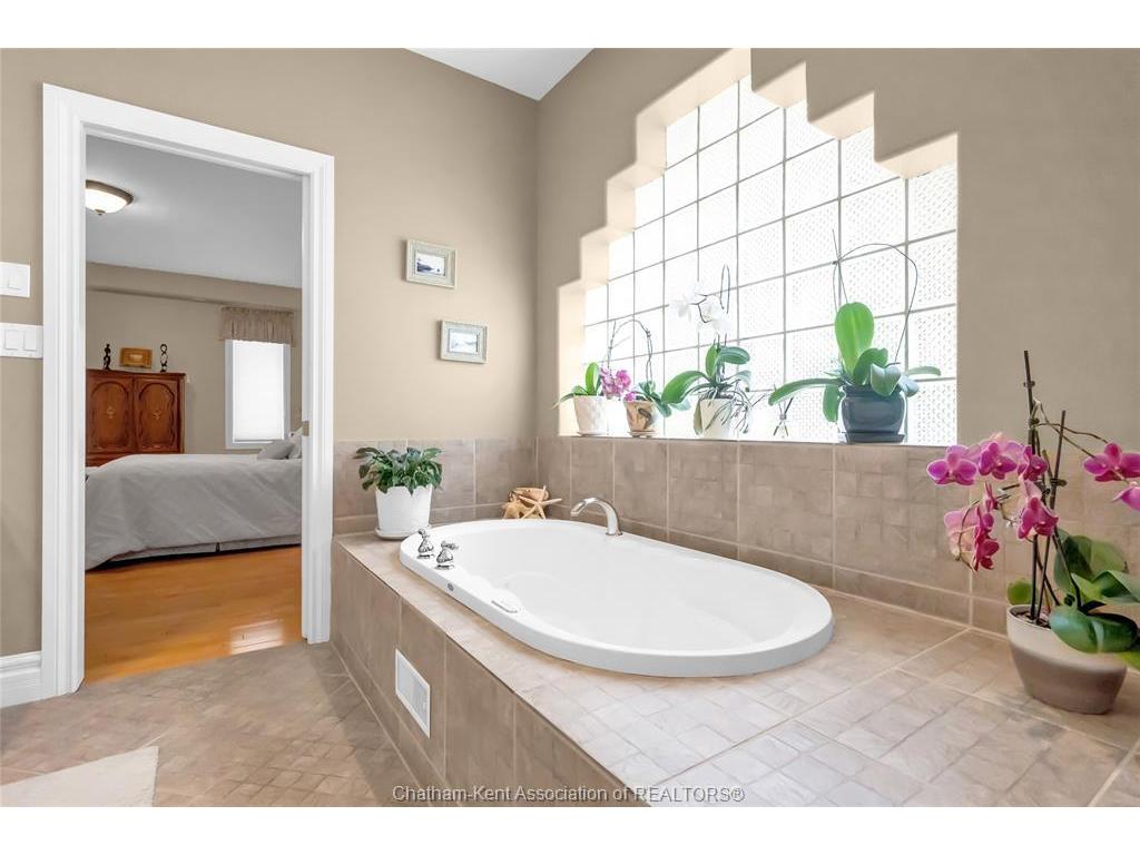 









95


Henry O'Way

...,
Chatham,




ON
N7L 5M4

