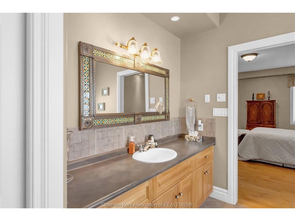 









95


Henry O'Way

...,
Chatham,




ON
N7L 5M4


