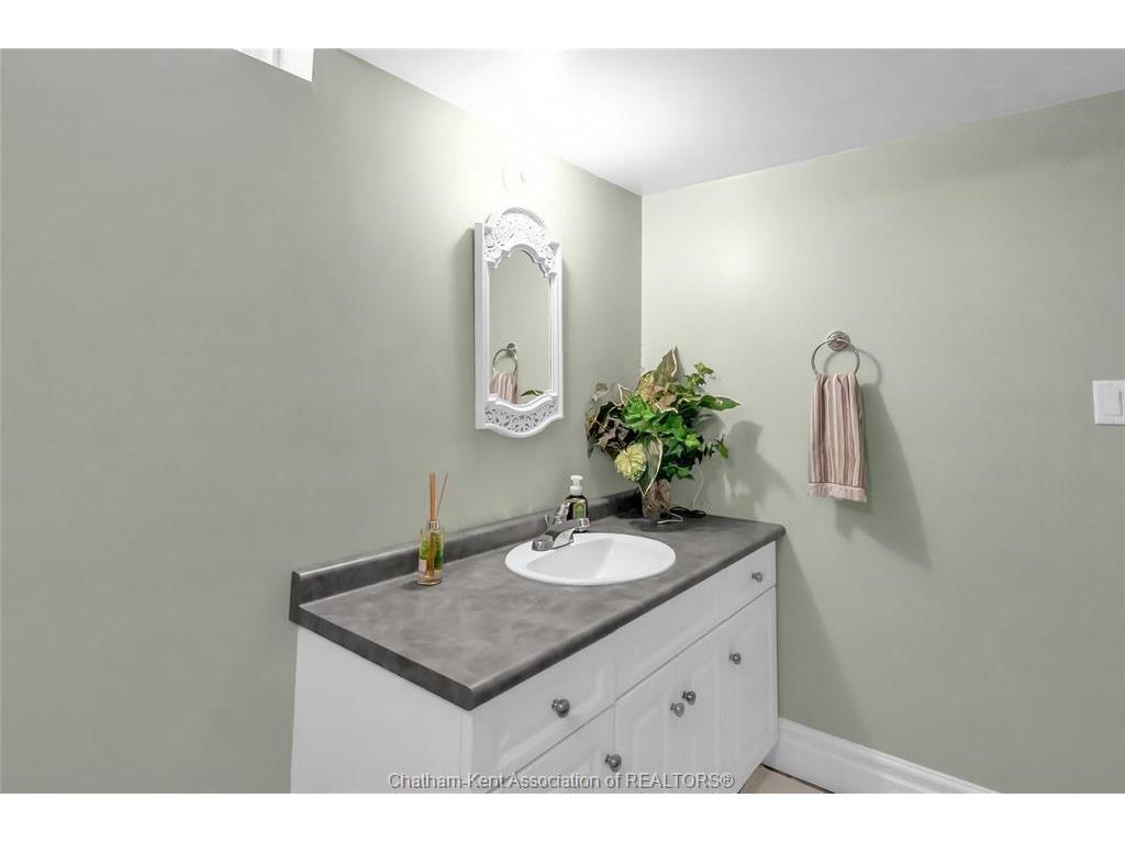 









95


Henry O'Way

...,
Chatham,




ON
N7L 5M4

