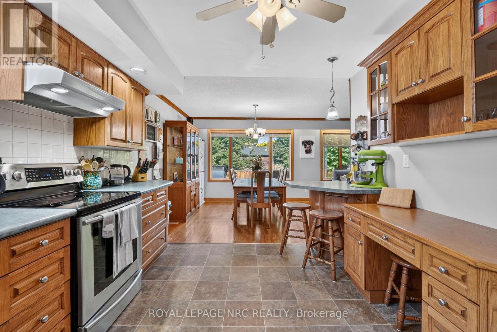 












979 CRESCENT ROAD

,
Fort Erie (Crescent Park),




Ontario
L2A4R6

