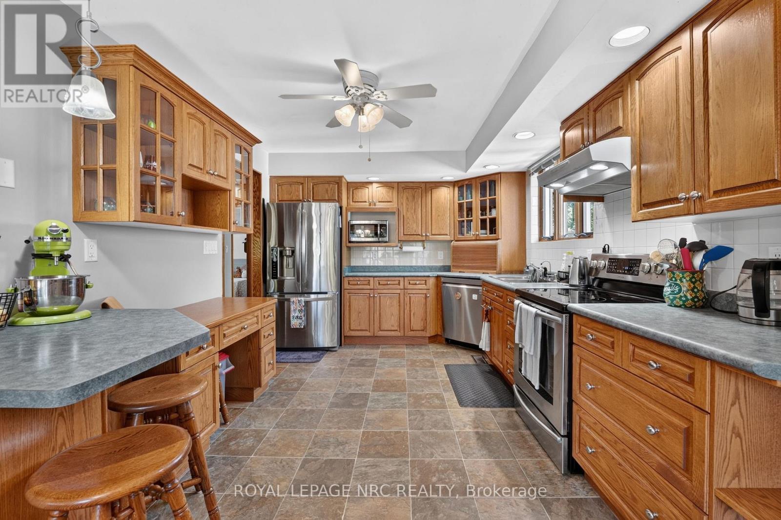 












979 CRESCENT ROAD

,
Fort Erie (Crescent Park),




Ontario
L2A4R6

