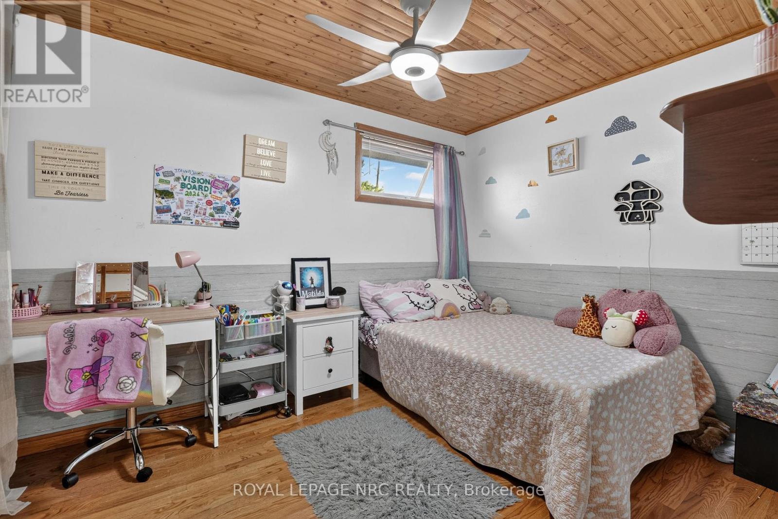 












979 CRESCENT ROAD

,
Fort Erie (Crescent Park),




Ontario
L2A4R6

