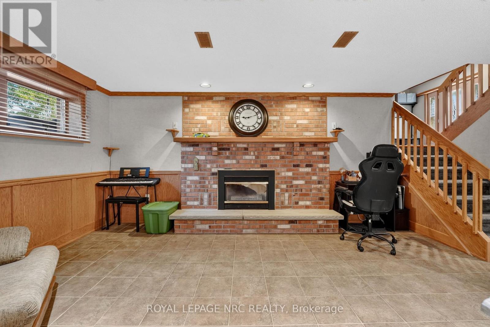 












979 CRESCENT ROAD

,
Fort Erie (Crescent Park),




Ontario
L2A4R6

